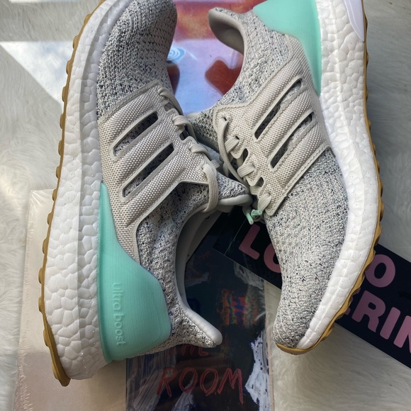 🆕 Adidas UltraBoost 4.0 Carbon Mint - Womens - Picture 7 of 11